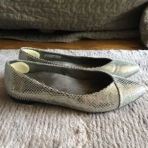 Silver Snakeskin Patterned Women's Flats